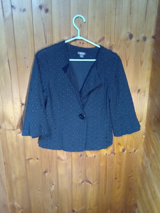 Kenneth Cole Reaction Jackets & Blazers - Kenneth Cole Reaction Black Textured Dot Cropped Blazer